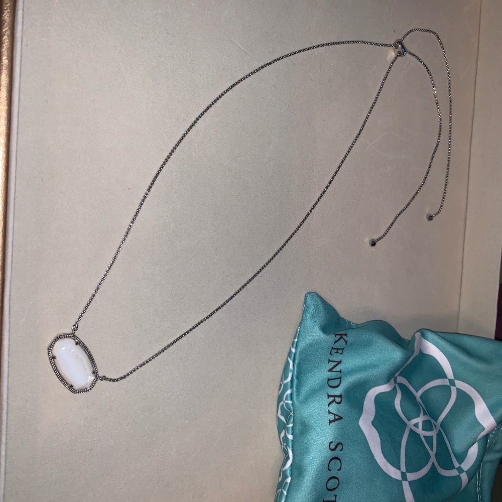 Kendra Scott necklace